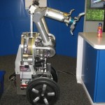 Valetul-robot de la Intel serveste, curata si spala vase