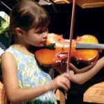 Cantatul la instrumente muzicale imbunatateste creierul copiilor