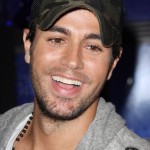 Enrique Iglesias isi lanseaza primul album bilingv