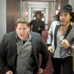 Droguri si dansuri erotice pentru ca Russell Brand sa urce pe scena